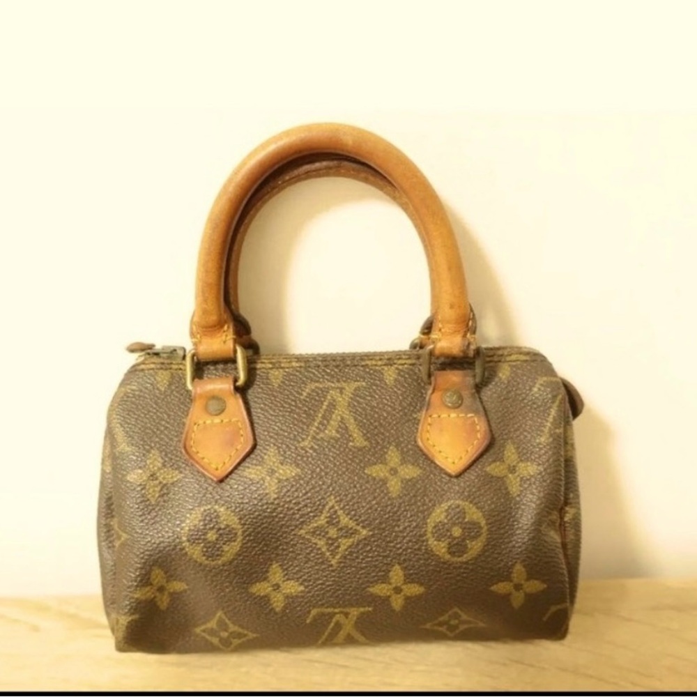 🥳 Louis Vuitton mini speedy!!! This rare/vintage bag is in excellent condition!!